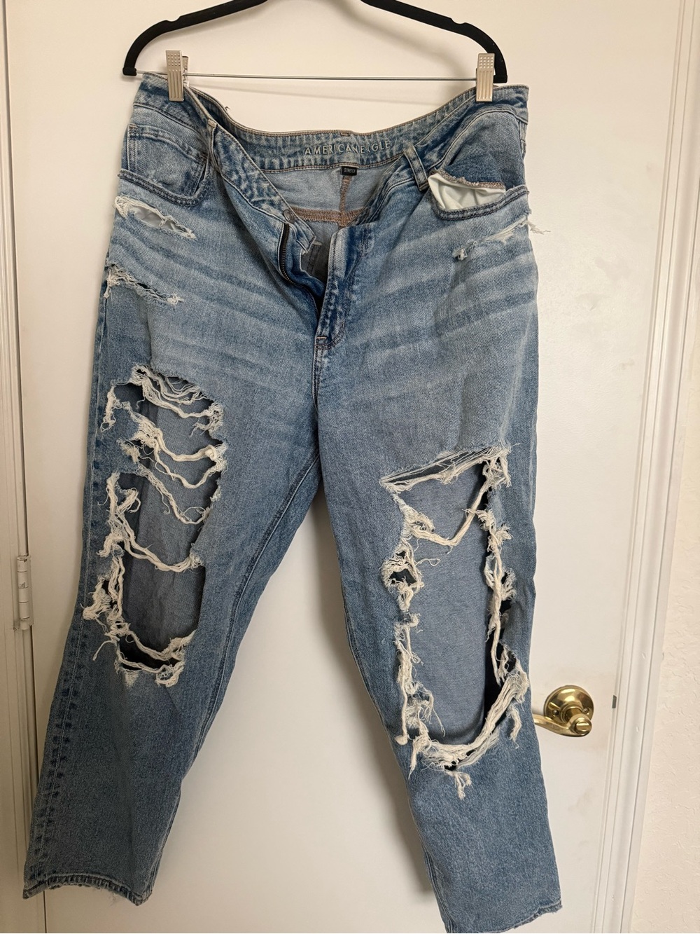American Eagle Outfitters Light Blue Distressed Boyfriend Jeans